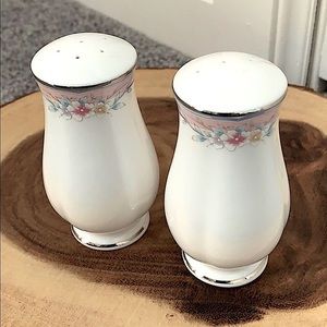 🩵 LENOX EMILY Salt & Pepper Set